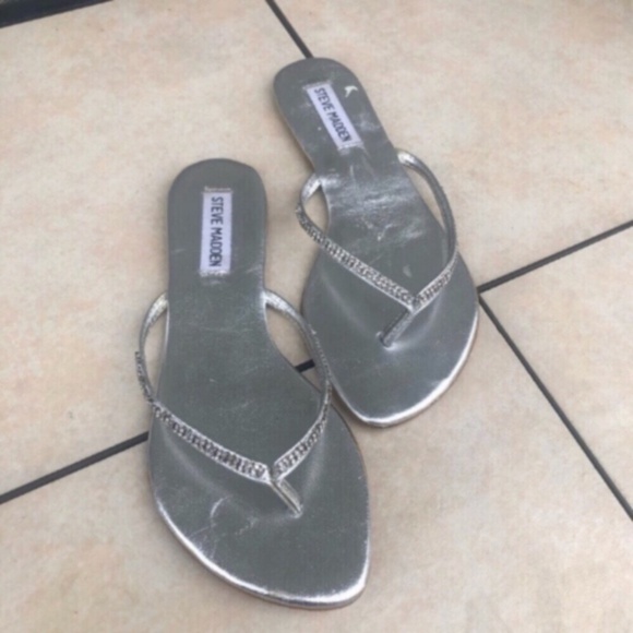 Steve Madden Silver Sandals with Metallic Shine - Picture 1 of 6